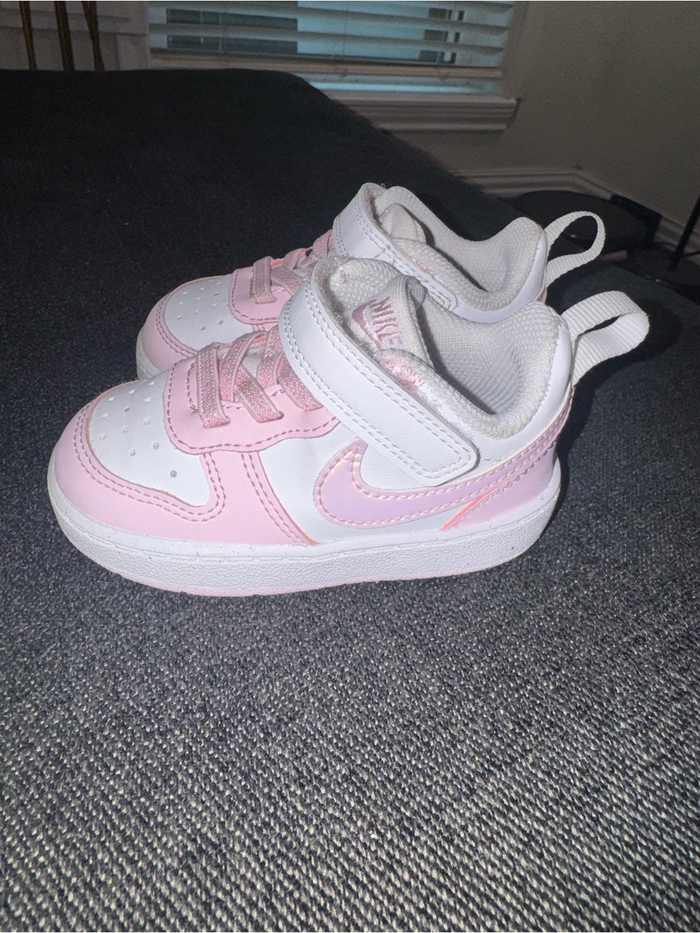 Nike Kids White and Pink Low-Top Sneakers